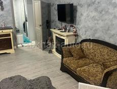 Полдома большая часть ее назвать даже нельзя по дома как обычный. Дом очень дешева если считать эту цену за нее