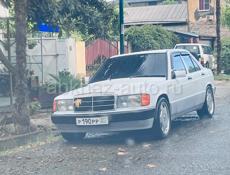 Mercedes-Benz 190