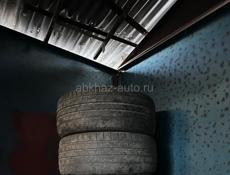 245/40 R19