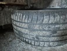 245/40 R19