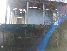 Очень срочно продаётся земельный участок 6 соток , на участке стоит дом двухэтажный, дом не жилой