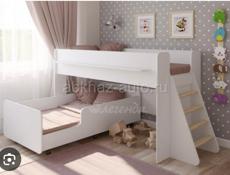 Продается двухэтажная кровать с матрасами практически новая