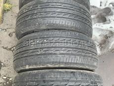 Продаю комплект шин почти новых. 225/50 бриджестоун 