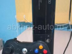 XBOX 360 с геймпадом
