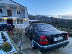Mercedes-Benz 100-Series