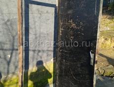 Срочно продаю бу железную дверь. размер двери 220.на.78 . Размер коробки 228.на..85