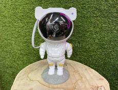 Проэктор космонавт