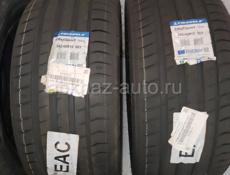 235/40/R19 Triangle 