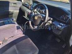 Honda FR-V