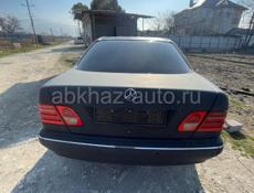 Mercedes-Benz 200-Series