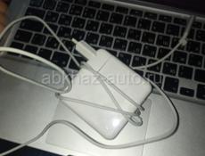 Продаю очень срочно горю макбук
