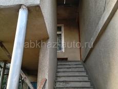 Срочно в центре земельный участок со строением  на два уровня . 
