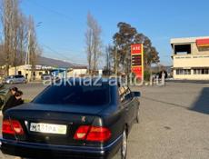 Mercedes-Benz 200-Series