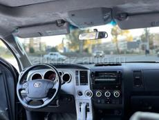 Toyota Sequoia