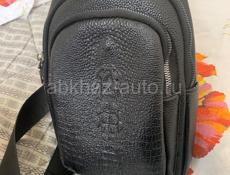 Сумка и наушники всё видно на фото может кому то понравится 