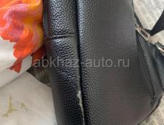 Сумка и наушники всё видно на фото может кому то понравится 
