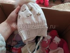 Звонить или писать на Вотсапп 7752026 Продам новые детские шапки  Количество 36 шт по 100 р каждая  Центральный рынок  Торг не уместен 