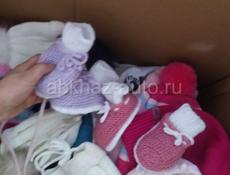 Звонить или писать на Вотсапп 7752026 Продам новые детские шапки  Количество 36 шт по 100 р каждая  Центральный рынок  Торг не уместен 