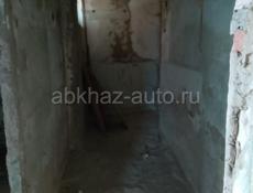 Срочная продажа большой полуторки с балконом в шесть метров по ул Бейгуа, квартира находится рядом с новым девятиэтажным домом на втором этаже пятиэтажного дома. Все документы на руках ,выкупленная. Продажа БЕЗ РИЭЛТОРОВ,АГЕНСТВ И ПОСРЕДНИКОВ !!!