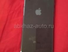Продаю айфон 8