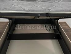 С раскладным механизмом и с матрасом ортопедическим 160/200 в хорошем состоянии