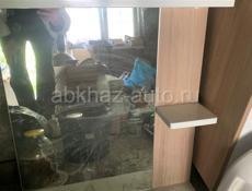 Раковина с тумбой и зеркалом 