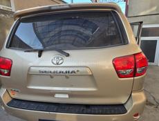 Toyota Sequoia