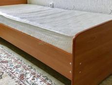 Продаю кровати с матрасом 