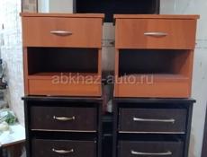Тумбочки и стол б/у в отличном состоянии