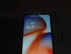 Срочно продаётся телефон  коробка зарядка всё в наличии защитное стекло установлено
