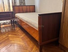 Кровати и шкафы бу