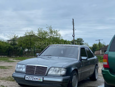 Mercedes-Benz 124