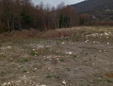 Участок с панорамным видом на горы и море .