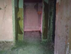 Продам 2-х комнатную квартиру. Сухум,Новый район. Без ремонта.