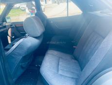 Mercedes-Benz 124