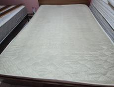 Продам б/у кровати с матрасами