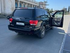 Toyota Sequoia