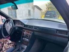 Mercedes-Benz 124