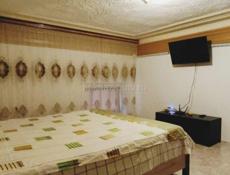 Сдаётся по суточно двухуровневая квартира в центре.