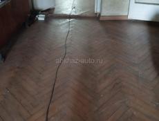 Кв двух комнатная плюс лоджа плюс балкон ,третий этаж пяти этажного дома ,район карьер ... 