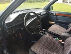 Mercedes-Benz 124