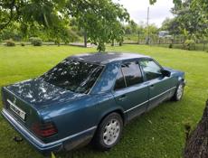 Mercedes-Benz 124