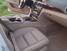 Mercedes-Benz 200-Series