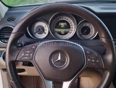 Mercedes-Benz 200-Series