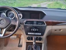 Mercedes-Benz 200-Series