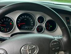 Toyota Sequoia