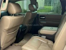 Toyota Sequoia