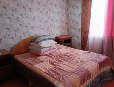 Сдаются комнаты в частном доме двух спальные кровати кондиционер вай тумбочки и всё не обходимое имеется сан узел отдельно 