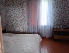 Сдаются комнаты в частном доме двух спальные кровати кондиционер вай тумбочки и всё не обходимое имеется сан узел отдельно 