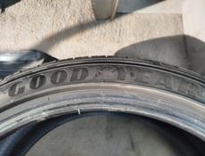 Продаю шины R 18 215/40 